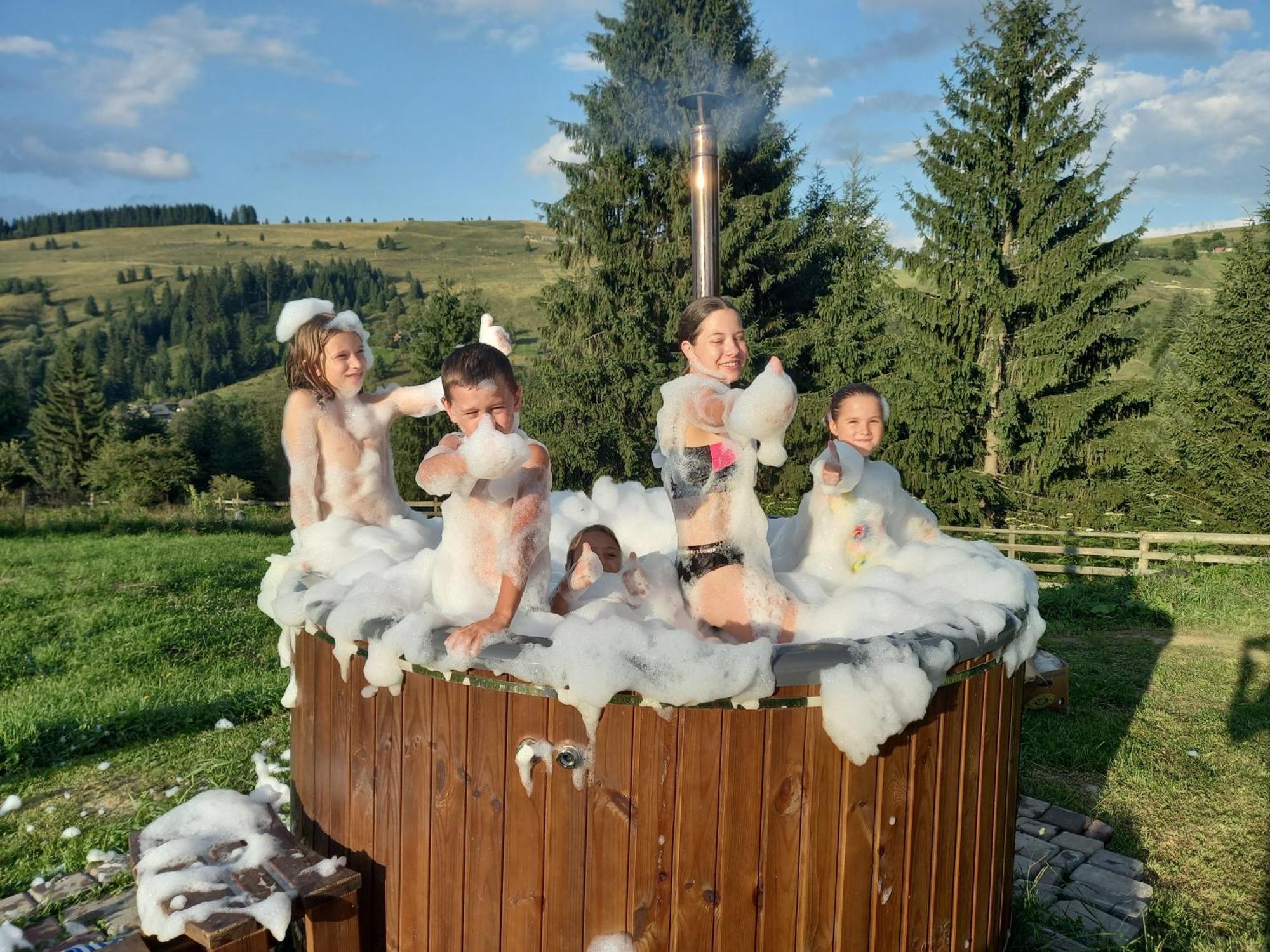 Eco Resort Nad Karpatamy Hrobyshche Oda fotoğraf